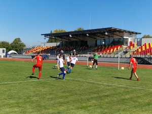 Rozgrywki piłki nożnej pomiędzy drużynami