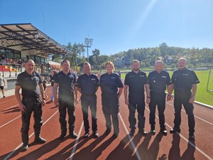 Przedstawiciele Komendy Powiatowej Policji w Olkuszu na stadionie