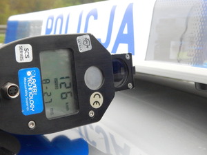 Prędkościomierz na dachu radiowozu