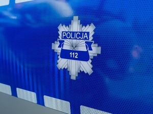 Napis Policja i numer alarmowy 112