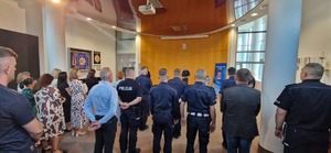 Policjanci i pracownicy cywilni podczas spotkania.