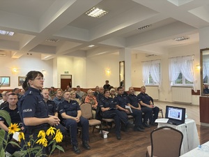 Funkcjonariusze Policji podczas debaty.
