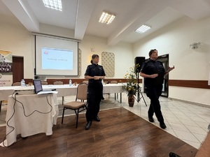 Funkcjonariusze podczas debaty.