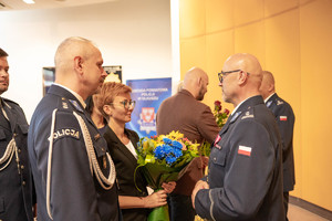 Składanie gratulacji Komendantowi.