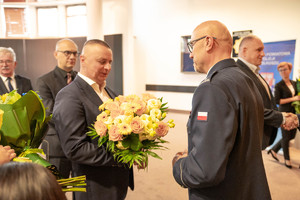 Składanie gratulacji Komendantowi.