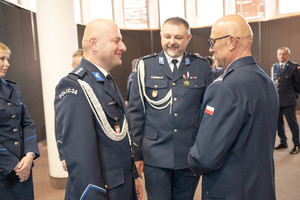 Składanie gratulacji Komendantowi.