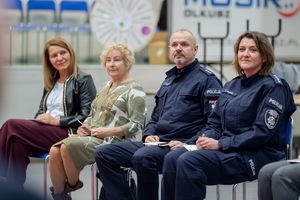 Przedstawiciele Policji oraz innych instytucji.