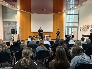 Uczestnicy podczas prelekcji.