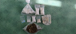 Zabezpieczone substancje i gotówka.