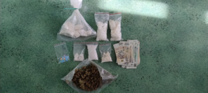 Zabezpieczone substancje i gotówka.