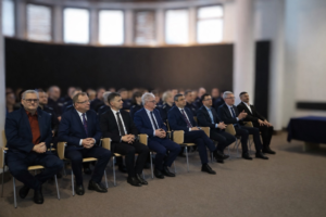 Zaproszeni goście podczas narady.