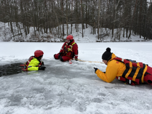 Funkcjonariusze podczas ćwiczeń.