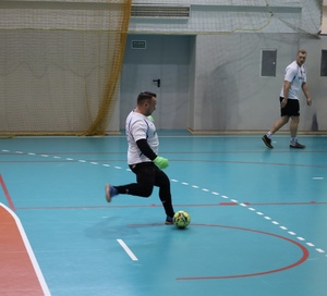 Funkcjonariusze podczas meczu.