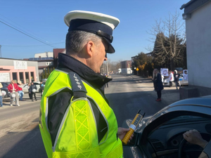 policjant z Wydziału Ruchu Drogowego