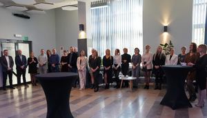 Na zdjęciu widoczni zgromadzeni uczestnicy obchodu święta Dnia Kobiet