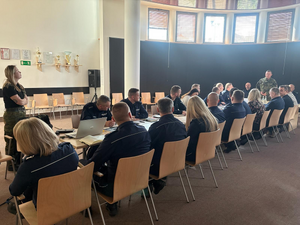 policjanci i przedstawiciele Straży Granicznej