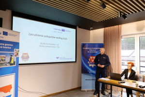 Prelegent konferencji.