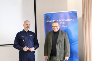 I Zastępca Komendanta z prelegentem.