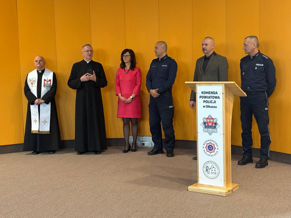 Na zdjęciu widoczni Komendanci Powiatowi, Kapłani oraz przedstawiciele Związków Zawodowych