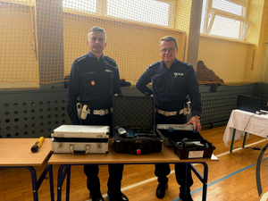 policjanci wydziału ruchu drogowego