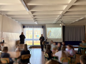 Policjanci podczas spotkania.