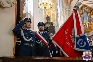 Poczet sztandarowy olkuskiej komendy.
