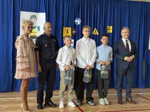 Organizatorzy z laureatami konkursu.