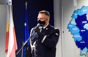 Komendant Wojewódzki Policji w Krakowie podczas przemówienia