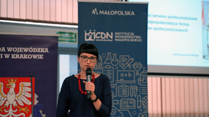 Przedstawia Panią dr Joannę Rzońcę, doradcę metodycznego ds. technologii informacyjno - komunikacyjnych MCDN, nauczyciel LO nr IV w Krakowie