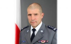 Zdjęcie Komendanta Wojewódzkiego Policji, inspektora Romana Kustera w umundurowaniu galowym.